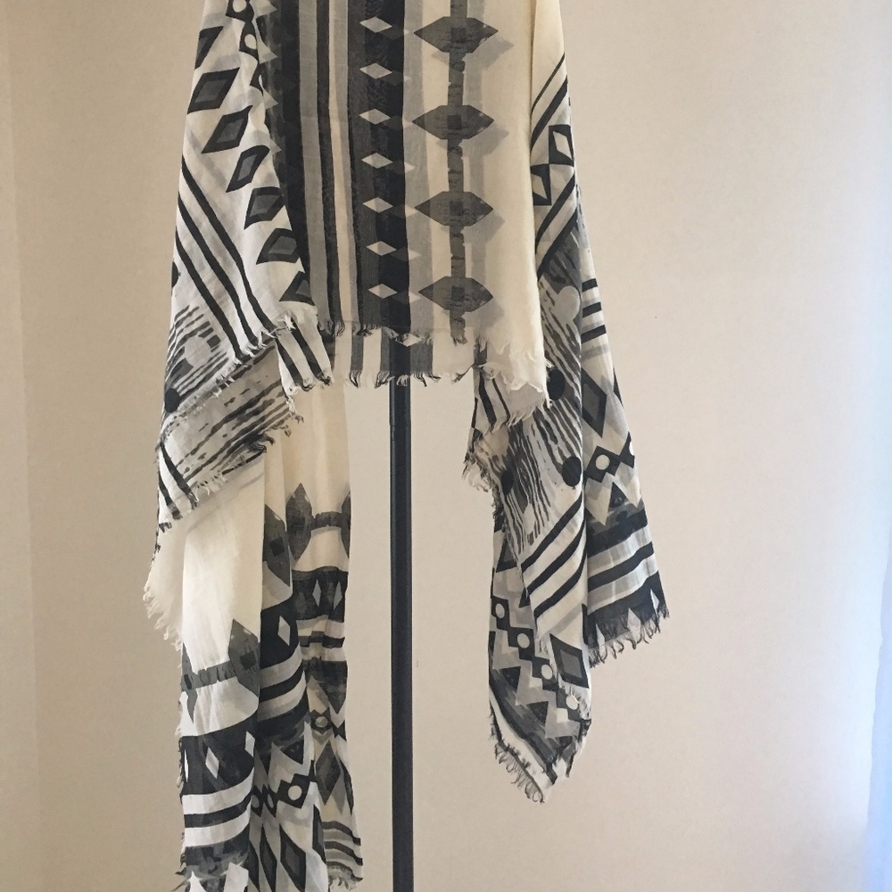 Scarf ✅ - Picture 2 of 2